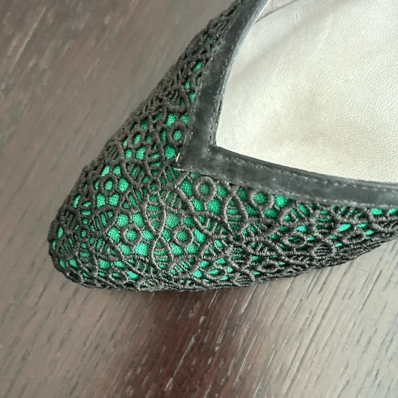 Baldinini Elegant Green and Black Heels with Textured Finish - Picture 2 of 6